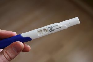 كيف اعرف اني حامل قبل موعد الدورة